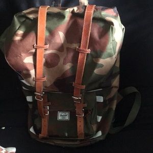 Camo herschel bag